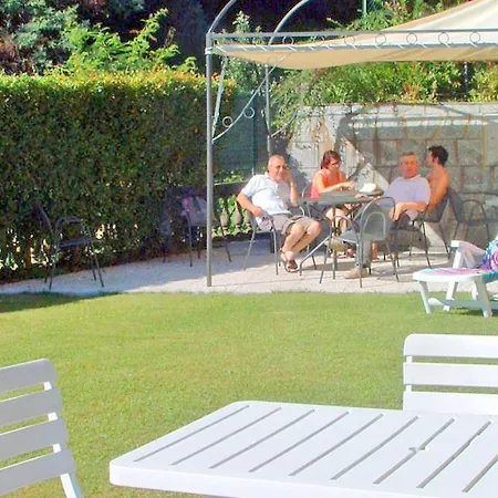 In A On Lake Maggiore Near The Beach Lejlighed Verbania